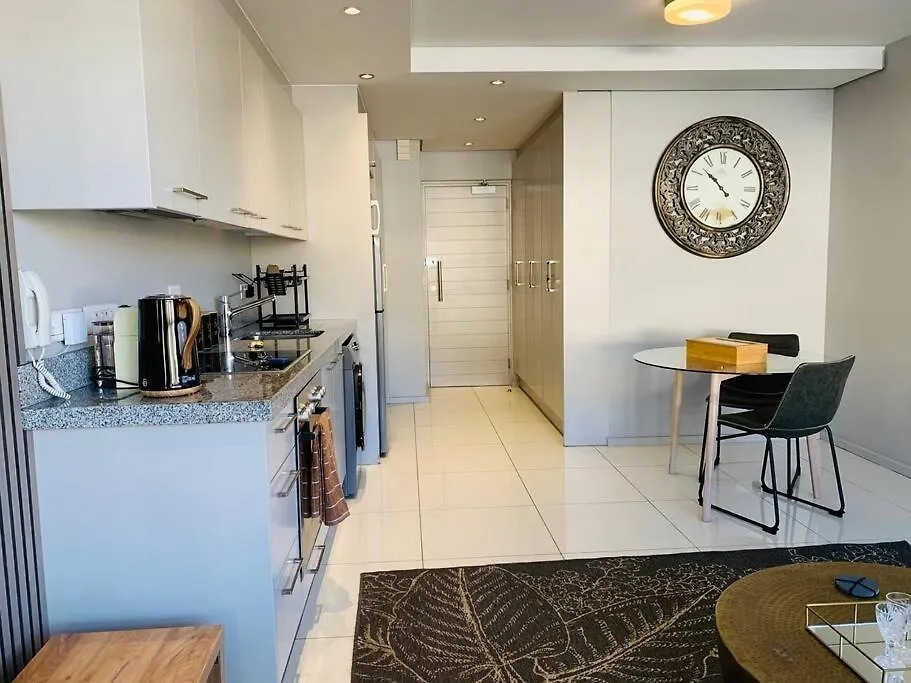 Apartment Leisure At The Legacy-Greenpoint Cape Town
